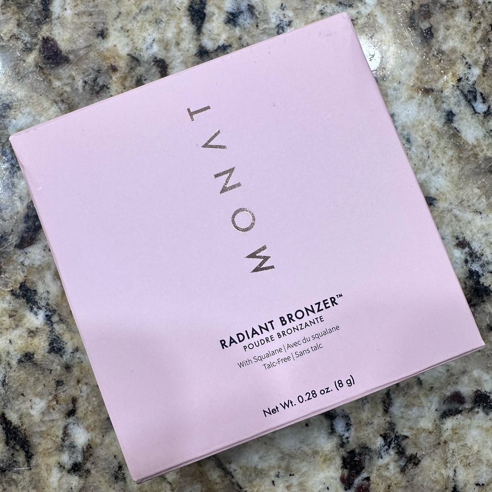 Monat Bronzer